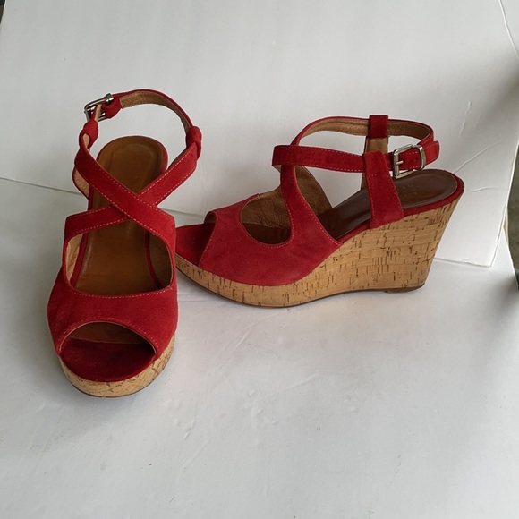 pair of red suede and cork sandals -Barney’s -made in Italy - Picture 2 of 12